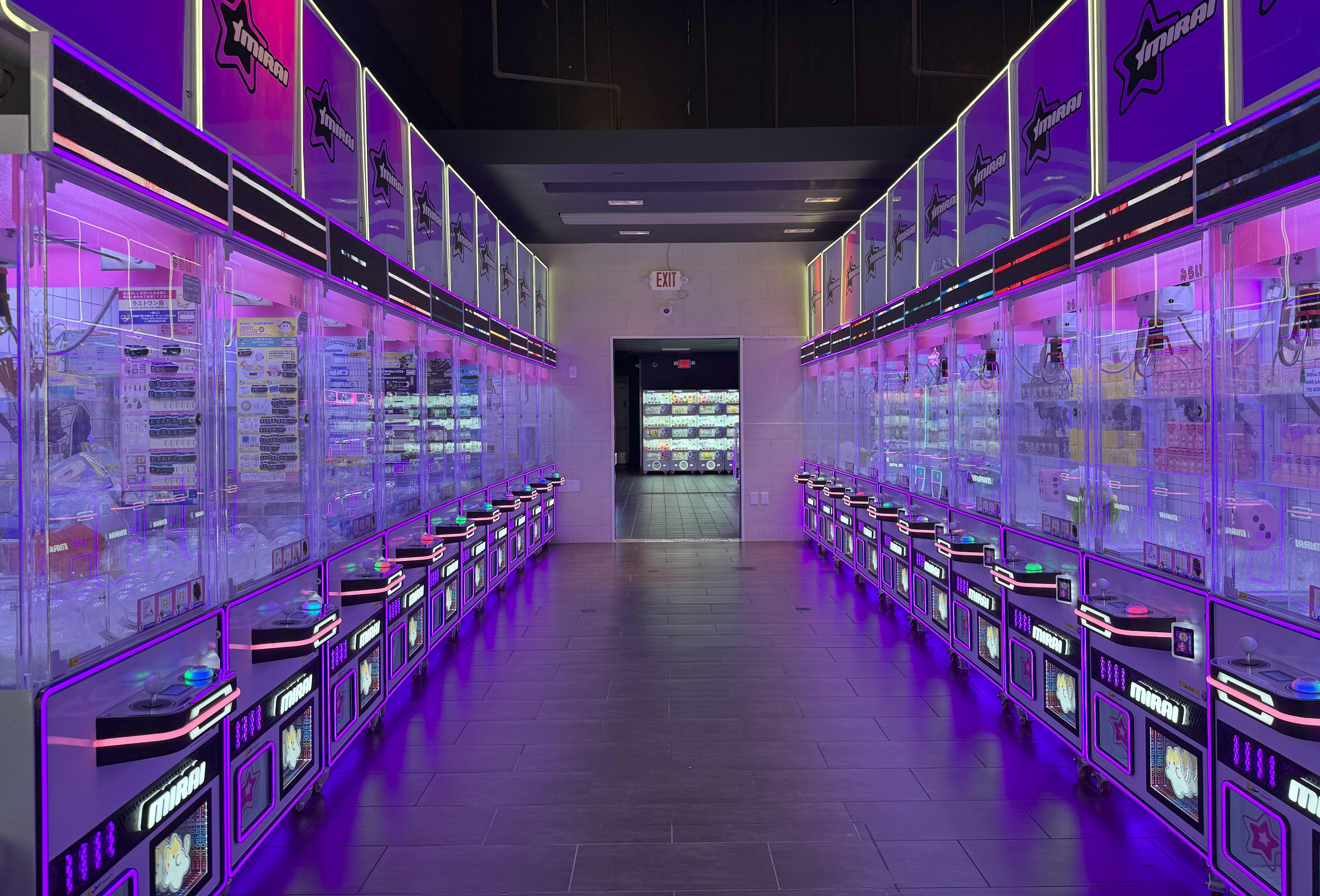 Mirai store backdrop